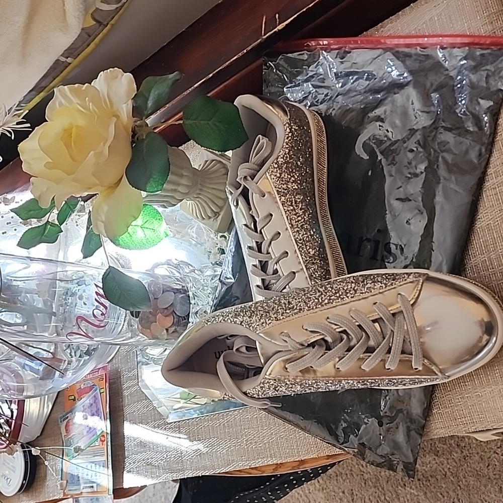 Women's shoes